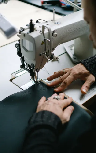 رفاق الشريك الأول لتصنيع الحقائب